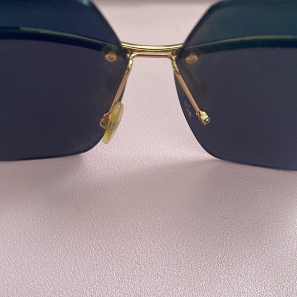 Dior Sunglasses with gold hardware - Picture 5 of 5
